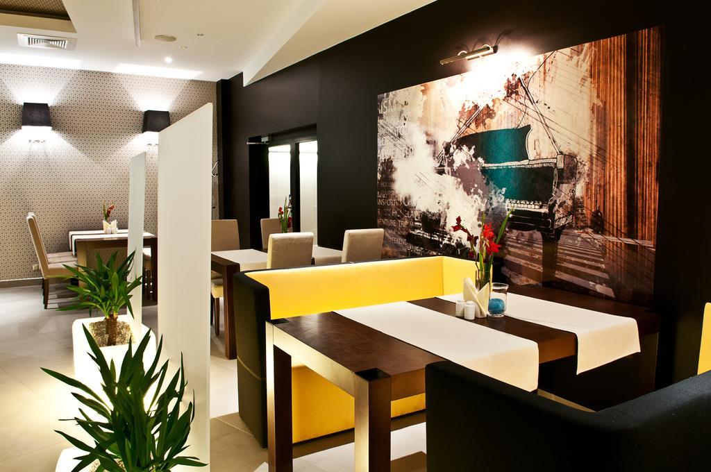 Hotel Piano Lublin Exterior foto