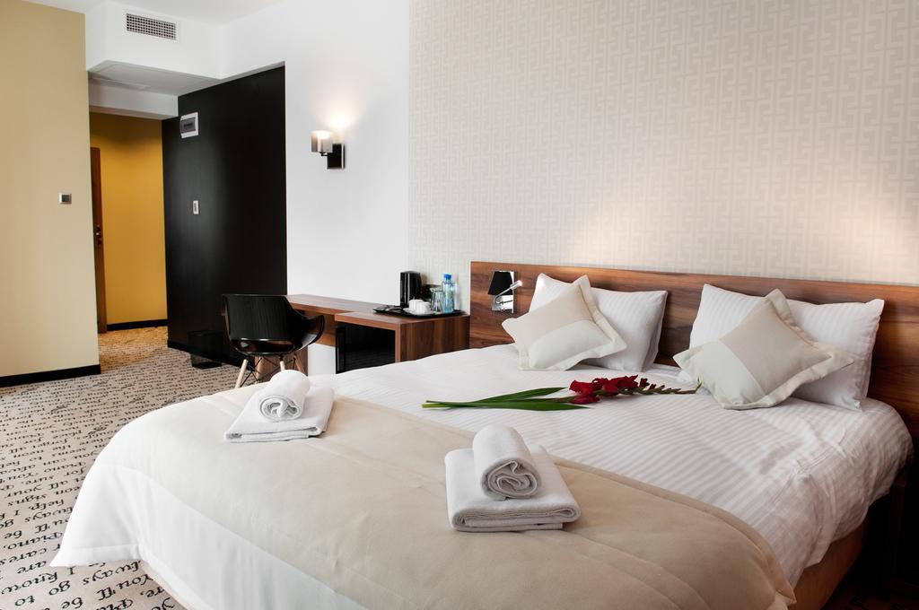 Hotel Piano Lublin Habitación foto