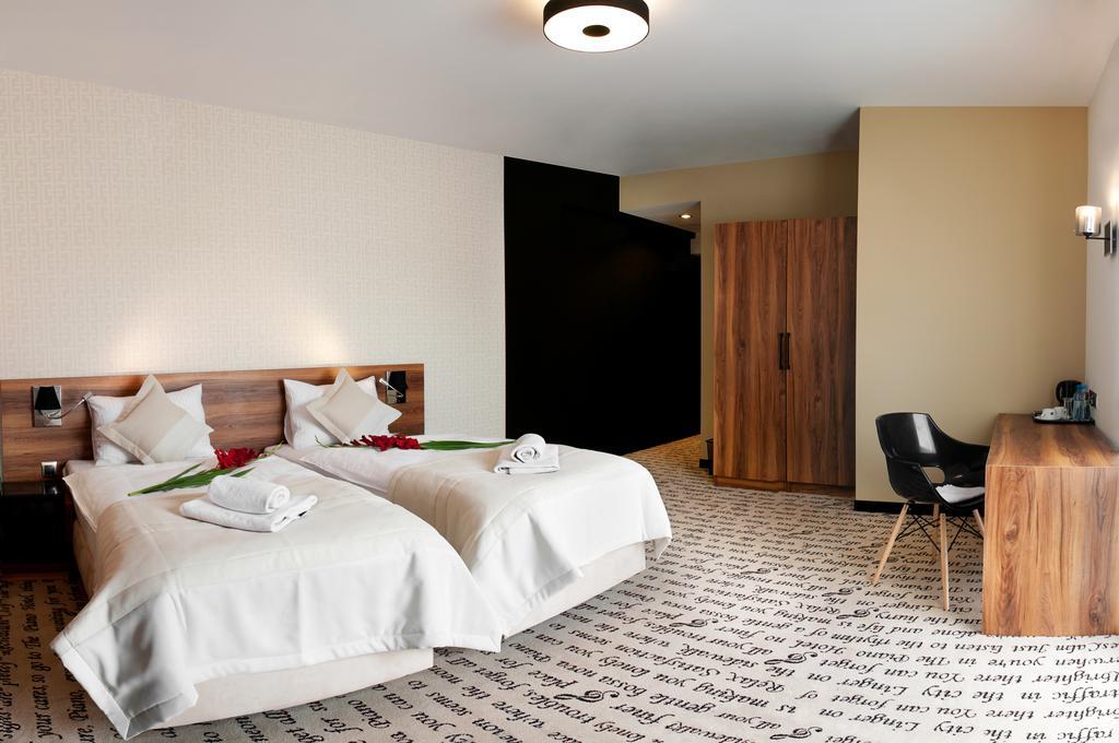 Hotel Piano Lublin Habitación foto